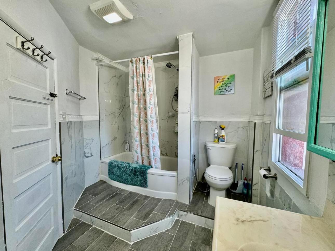 Private Room Tiny With Shared Bathroom Near Seatac Airport And Downtown Сіетл Екстер'єр фото